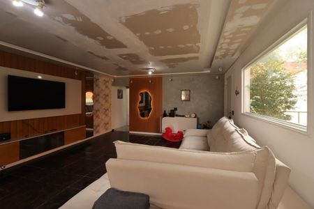 Casa à venda com 235m², 4 quartos e 2 vagasSala