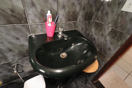 Casa à venda com 235m², 4 quartos e 2 vagasBanheiro 1 - Pia