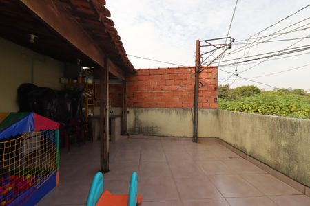 Casa à venda com 235m², 4 quartos e 2 vagasVaranda