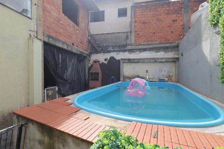 Casa à venda com 235m², 4 quartos e 2 vagasPiscina