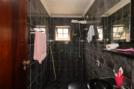 Casa à venda com 235m², 4 quartos e 2 vagasBanheiro 1