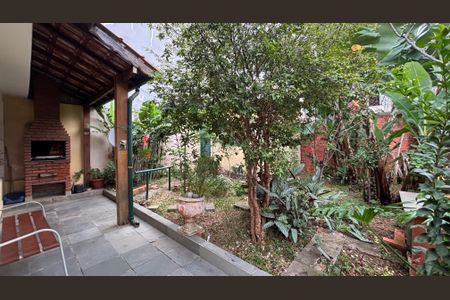 Casa à venda com 162m², 2 quartos e 3 vagasQuintal