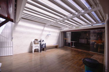 Casa à venda com 200m², 2 quartos e 2 vagasÁrea de Serviço/Área de Lazer 