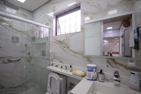Casa à venda com 200m², 2 quartos e 2 vagasBanheiro 