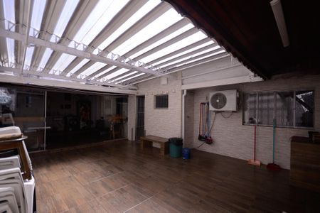 Casa à venda com 200m², 2 quartos e 2 vagasÁrea de Serviço/Área de Lazer 