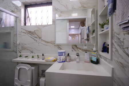 Casa à venda com 200m², 2 quartos e 2 vagasBanheiro 