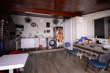 Casa à venda com 200m², 2 quartos e 2 vagasÁrea de Serviço/Área de Lazer 