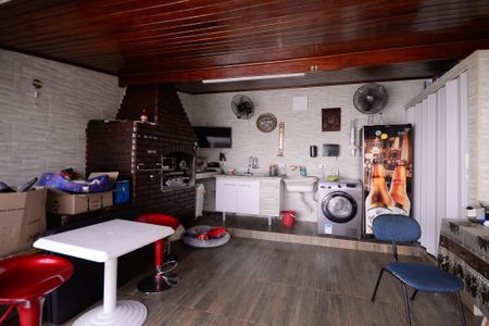 Casa à venda com 200m², 2 quartos e 2 vagasÁrea de Serviço/Área de Lazer 