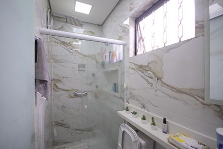 Casa à venda com 200m², 2 quartos e 2 vagasBanheiro 