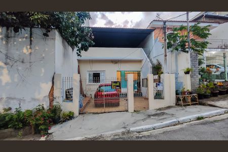 Casa para alugar com 33m², 2 quartos e 1 vaga Casa para alugar com 33m², 2 quartos e 1 vagaFachada