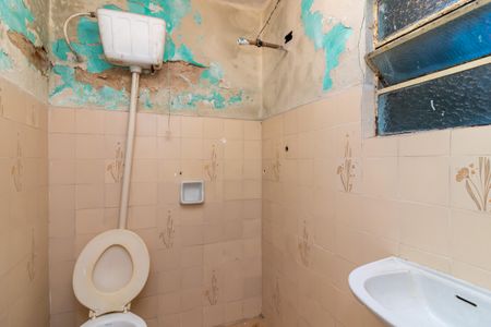 Casa para alugar com 33m², 2 quartos e 1 vaga Casa para alugar com 33m², 2 quartos e 1 vagaBanheiro