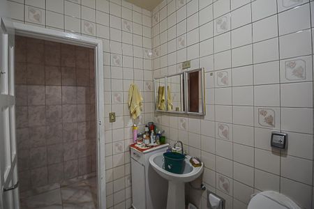 Casa à venda com 300m², 7 quartos e 2 vagas Casa à venda com 300m², 7 quartos e 2 vagasBanheiro