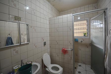 Casa à venda com 300m², 7 quartos e 2 vagas Casa à venda com 300m², 7 quartos e 2 vagasBanheiro