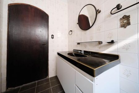Casa à venda com 240m², 4 quartos e 4 vagasBanheiro 1