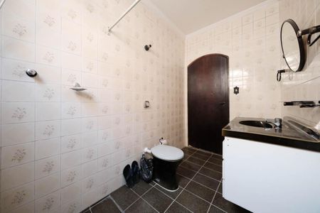 Casa à venda com 240m², 4 quartos e 4 vagasBanheiro 1