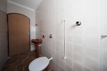 Casa à venda com 240m², 4 quartos e 4 vagasBanheiro 2