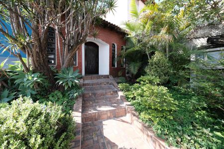 Casa à venda com 240m², 4 quartos e 4 vagasQuintal