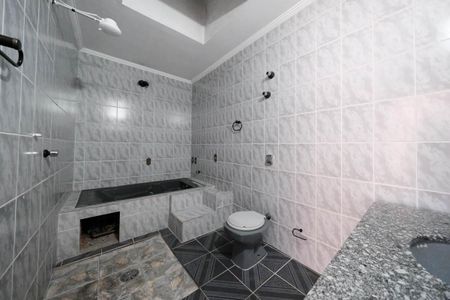 Casa à venda com 240m², 4 quartos e 4 vagasSuíte