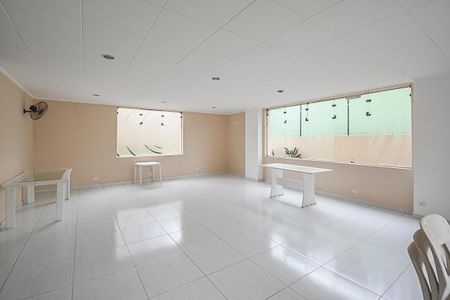 Apartamento para alugar com 61m², 2 quartos e 1 vagaÁrea comum - Salão de festas