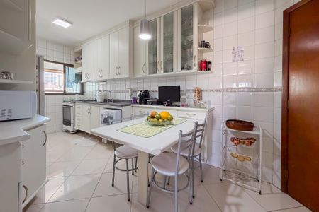 Apartamento à venda com 117m², 3 quartos e 3 vagas Apartamento à venda com 117m², 3 quartos e 3 vagasCozinha