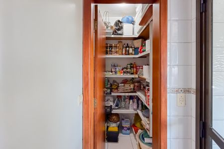 Apartamento à venda com 117m², 3 quartos e 3 vagas Apartamento à venda com 117m², 3 quartos e 3 vagasDespensa