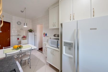 Apartamento à venda com 117m², 3 quartos e 3 vagas Apartamento à venda com 117m², 3 quartos e 3 vagasCozinha