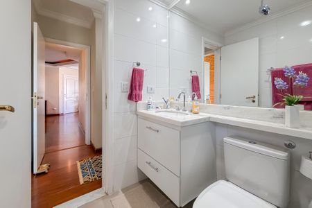 Apartamento à venda com 117m², 3 quartos e 3 vagas Apartamento à venda com 117m², 3 quartos e 3 vagasBanheiro Corredor