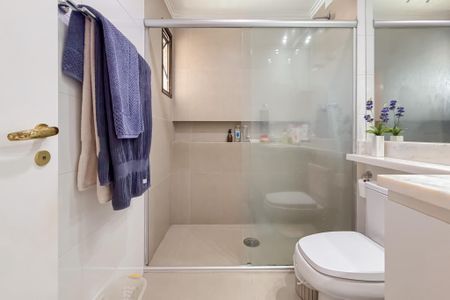 Apartamento à venda com 117m², 3 quartos e 3 vagas Apartamento à venda com 117m², 3 quartos e 3 vagasBanheiro da Suíte