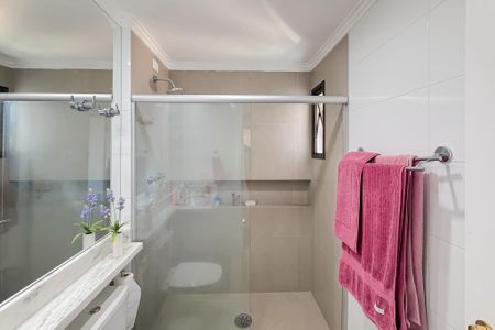 Apartamento à venda com 117m², 3 quartos e 3 vagas Apartamento à venda com 117m², 3 quartos e 3 vagasBanheiro Corredor