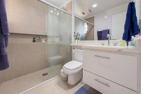 Apartamento à venda com 117m², 3 quartos e 3 vagas Apartamento à venda com 117m², 3 quartos e 3 vagasBanheiro da Suíte