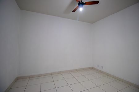 Sala de apartamento à venda com 2 quartos, 50m² em Olaria, Rio de Janeiro
