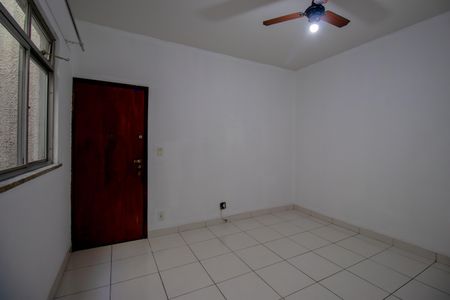Sala de apartamento à venda com 2 quartos, 50m² em Olaria, Rio de Janeiro