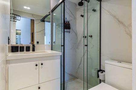 Banheiro de kitnet/studio para alugar com 1 quarto, 27m² em Barra Funda, São Paulo