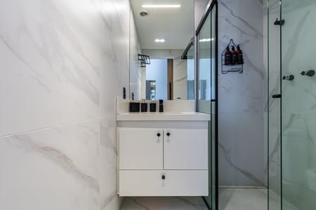 Banheiro de kitnet/studio para alugar com 1 quarto, 27m² em Barra Funda, São Paulo