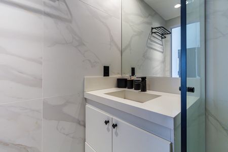 Banheiro de kitnet/studio para alugar com 1 quarto, 27m² em Barra Funda, São Paulo