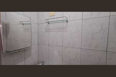 Casa à venda com 180m², 3 quartos e 1 vagaBanheiro 2