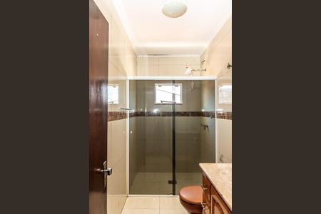 Casa para alugar com 240m², 3 quartos e 2 vagas Casa para alugar com 240m², 3 quartos e 2 vagasPiso superior-Banheiro Social