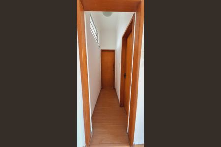 Corredor de apartamento para alugar com 2 quartos, 55m² em Pilares, Rio de Janeiro