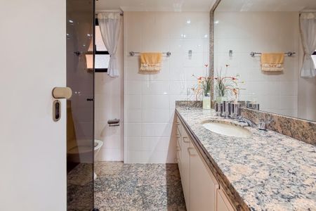 Apartamento à venda com 128m², 3 quartos e 2 vagas Apartamento à venda com 128m², 3 quartos e 2 vagasBanheiro Social