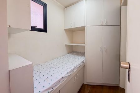 Apartamento à venda com 128m², 3 quartos e 2 vagas Apartamento à venda com 128m², 3 quartos e 2 vagasQuarto de Serviço