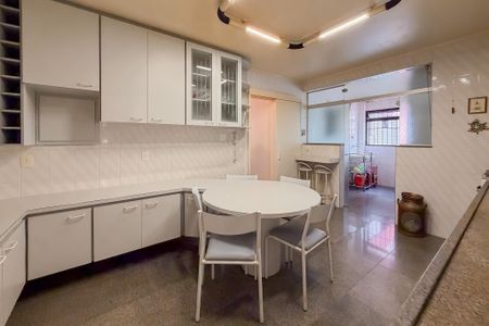 Apartamento à venda com 128m², 3 quartos e 2 vagas Apartamento à venda com 128m², 3 quartos e 2 vagasCozinha