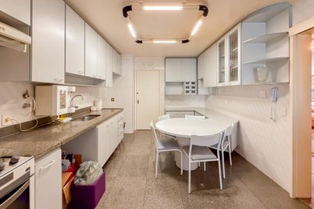 Apartamento à venda com 128m², 3 quartos e 2 vagas Apartamento à venda com 128m², 3 quartos e 2 vagasCozinha