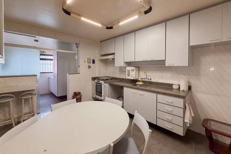 Apartamento à venda com 128m², 3 quartos e 2 vagas Apartamento à venda com 128m², 3 quartos e 2 vagasCozinha