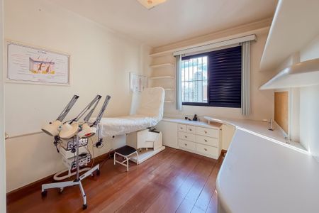 Apartamento à venda com 128m², 3 quartos e 2 vagas Apartamento à venda com 128m², 3 quartos e 2 vagasQuarto 1