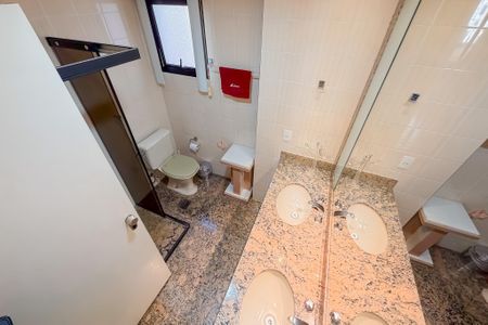 Apartamento à venda com 128m², 3 quartos e 2 vagas Apartamento à venda com 128m², 3 quartos e 2 vagasBanheiro da Suíte