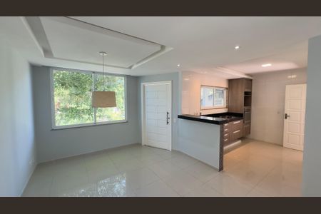 Sala de casa de condomínio para alugar com 2 quartos, 70m² em Inoã, Maricá