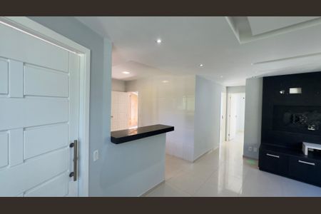 Casa de condomínio para alugar com 70m², 2 quartos e 2 vagasSala