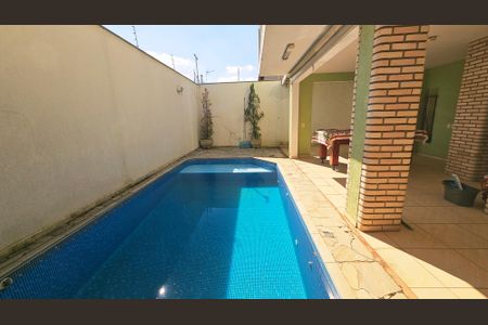 Casa à venda com 238m², 4 quartos e 4 vagas