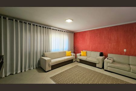 Casa à venda com 238m², 4 quartos e 4 vagas