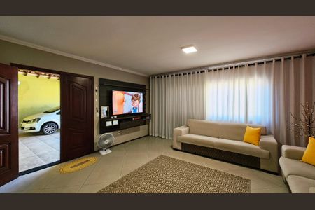 Casa à venda com 238m², 4 quartos e 4 vagas